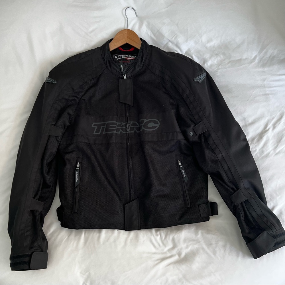 Teknic mesh motorcycle with removable rain liner
